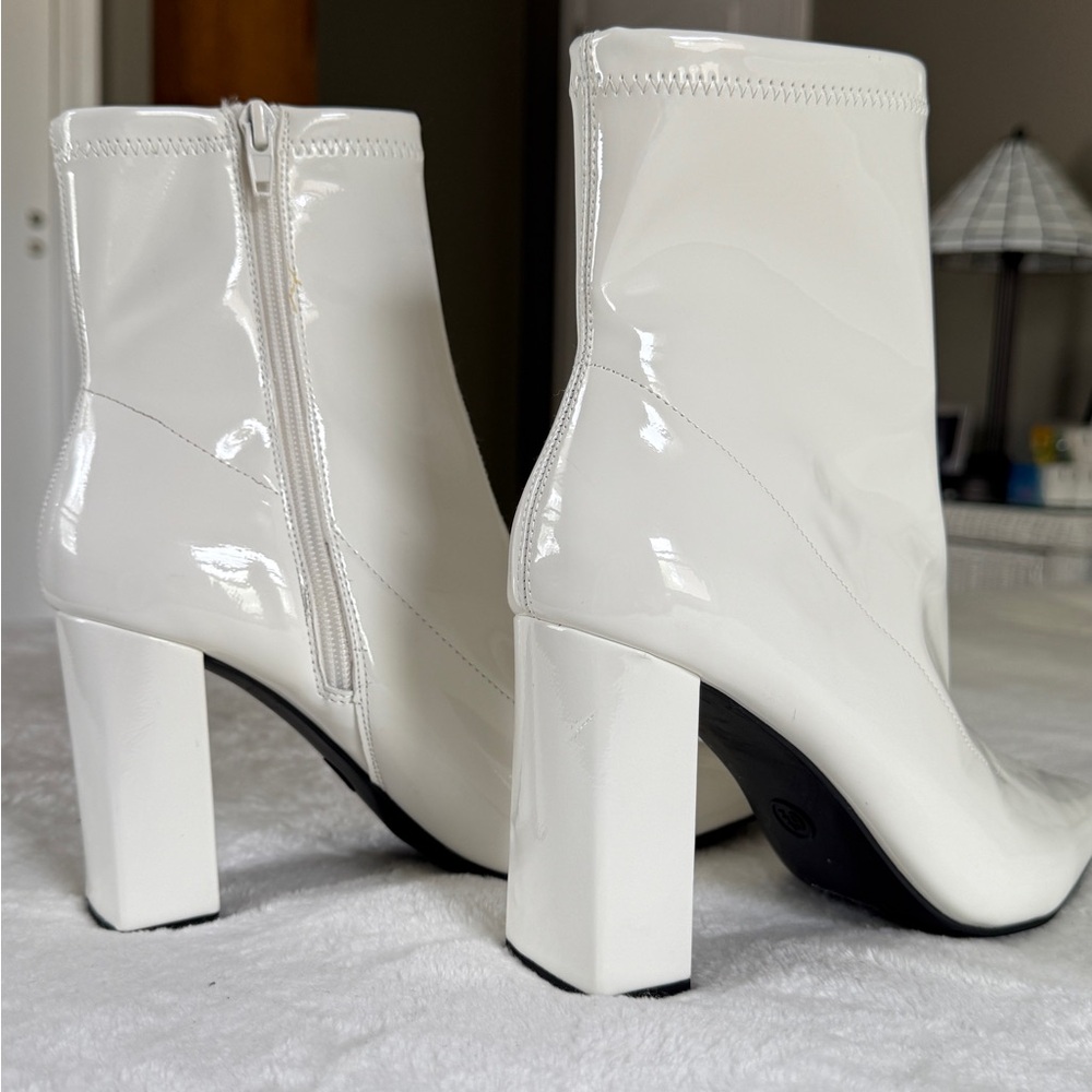 Wild Pair White Ankle Boots with Chunky Heel